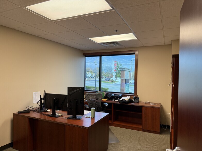 More Photos Of 500 W Main St, Branson Office For Lease