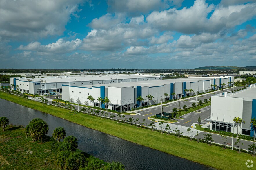 More Photos Of 1991 N Powerline Rd, Pompano Beach Warehouse For Lease