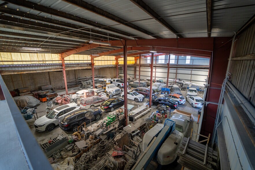 More Photos Of 2751 Lynwood Rd, Lynwood Industrial For Sale