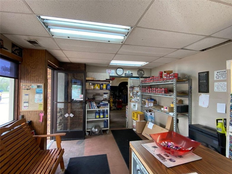 More Photos Of 743 Broadway St E, Monticello Auto Repair For Sale