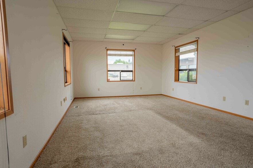 More Photos Of 27630 Llewellyn Rd, Corvallis Distribution For Lease