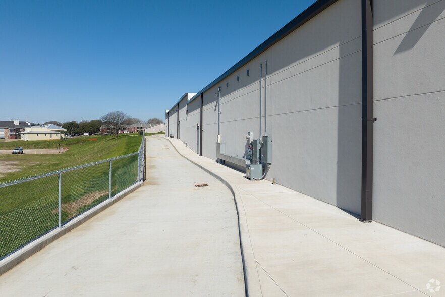 More Photos Of 2600 Becker Dr, Brenham Storefront Retail Office For Lease