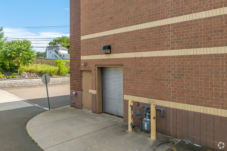 More Photos Of 645 Foxon Rd, East Haven Storefront For Lease