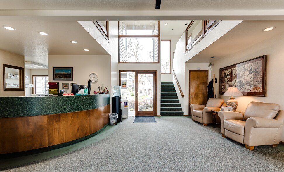 More Photos Of 1976 Garden Ave, Eugene Office For Sale