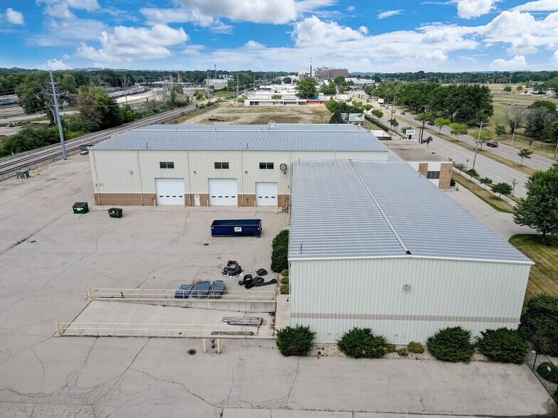 More Photos Of 2180 Pennsylvania Ave, Madison Showroom For Sale