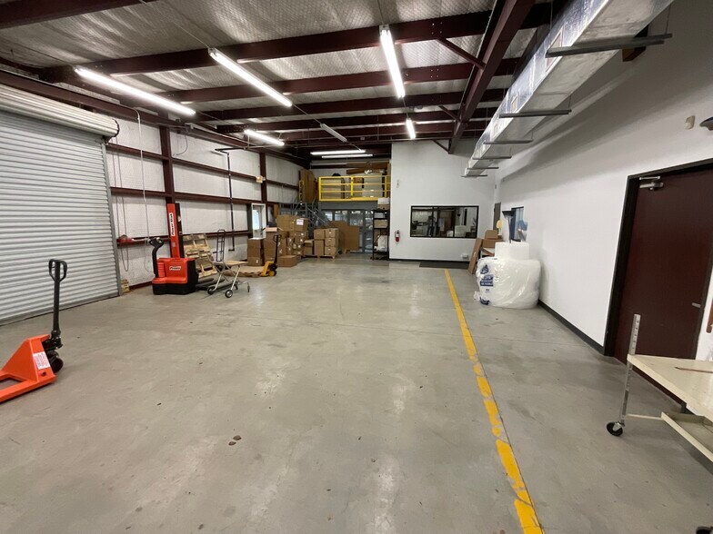 More Photos Of 1111 Anchor Rd, Angleton Light Distribution For Sale