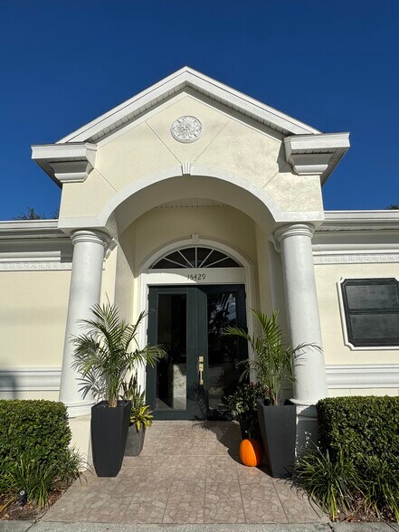 More Photos Of 15429 N Florida Ave, Tampa Medical For Lease