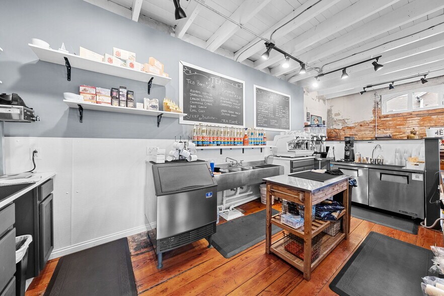 More Photos Of 5595 Walnut St, Augusta Storefront For Sale