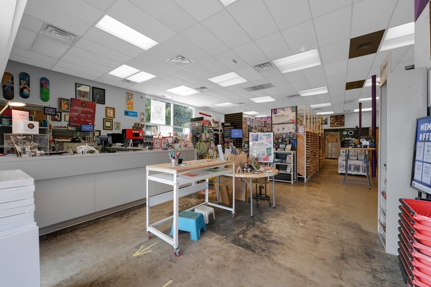 More Photos Of 953 Brunette Ave, Coquitlam General Retail For Sale