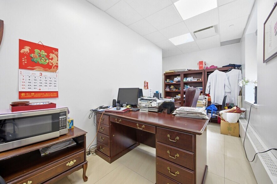 More Photos Of 139 Centre St, New York Medical For Sale