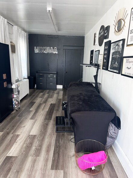 More Photos Of 204 N Maryland Ave, Wilmington Flex For Sale