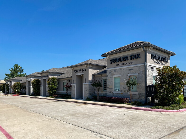 More Photos Of 12250 Queenston Blvd, Houston Office For Sale