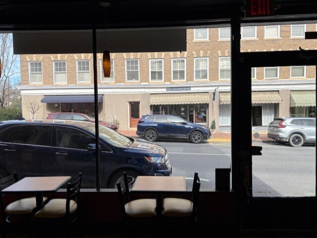 More Photos Of 122 S Main St, Lexington Freestanding For Lease