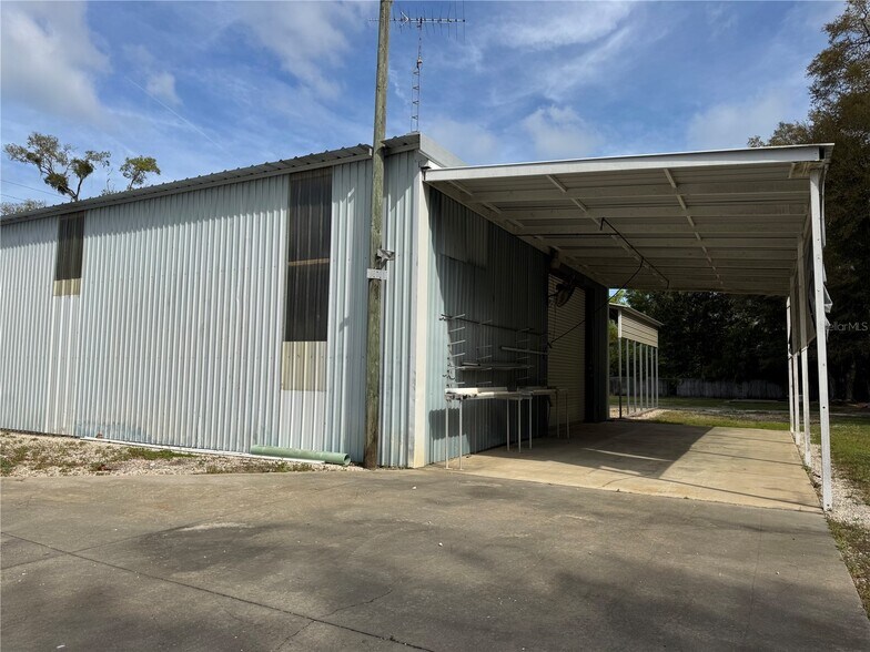 More Photos Of 419 SE 6th St, Williston Warehouse For Lease