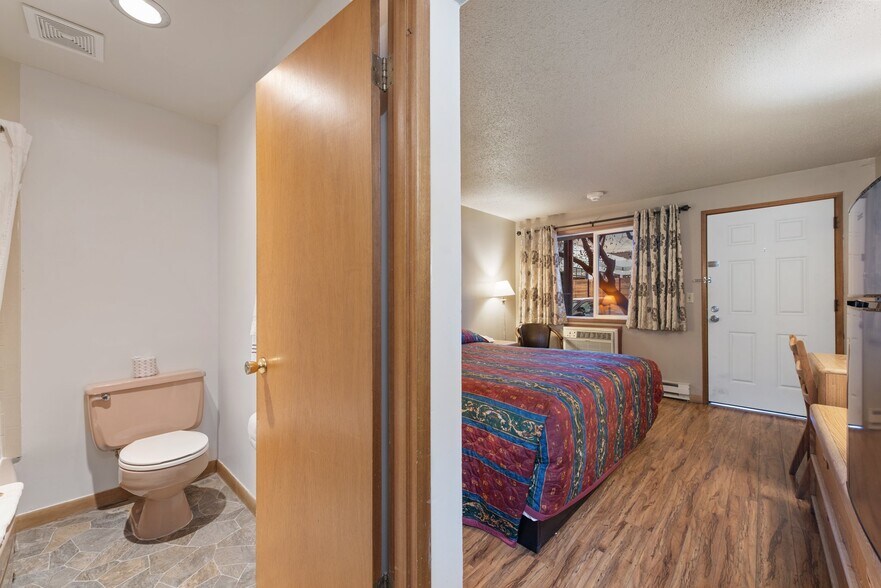 More Photos Of 1510 Adams Ave, La Grande Hotel For Sale