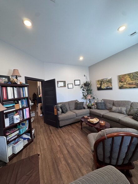 More Photos Of 2693 Townsend Ct, Clarksville Medical For Lease