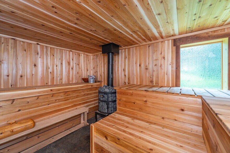 More Photos Of 62 Mount Pleasant Rd, Columbia Specialty For Sale