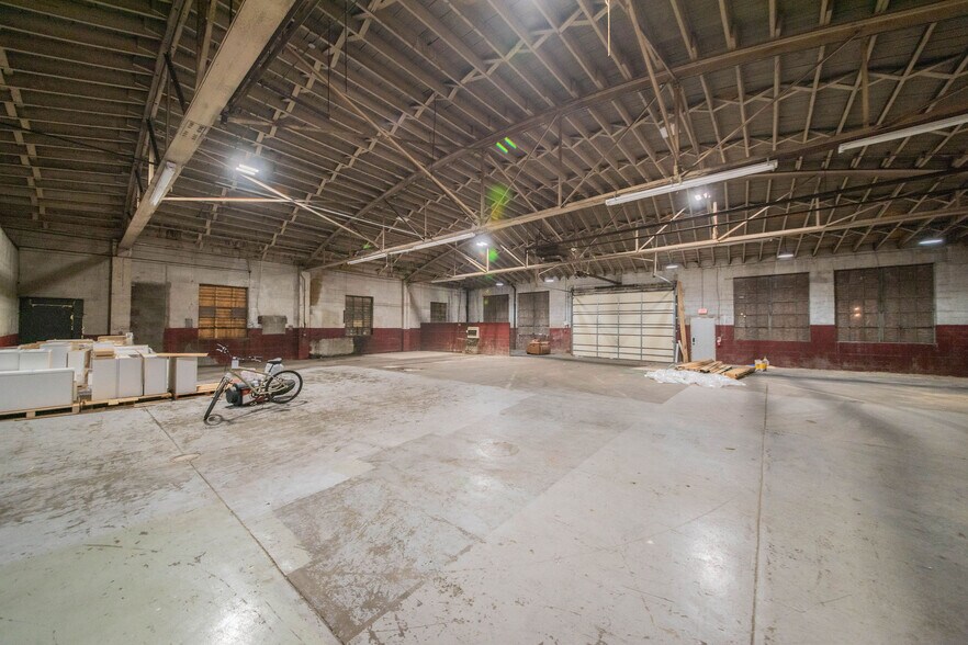 More Photos Of 901 Broadway St, Paducah Warehouse For Sale
