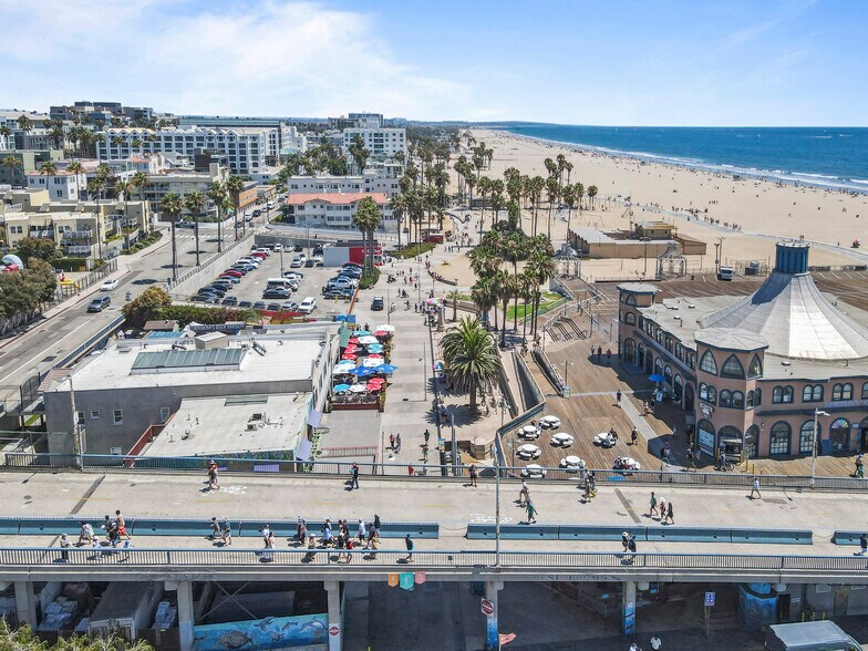 More Photos Of 1605 Ocean Front Walk, Santa Monica Storefront For Lease