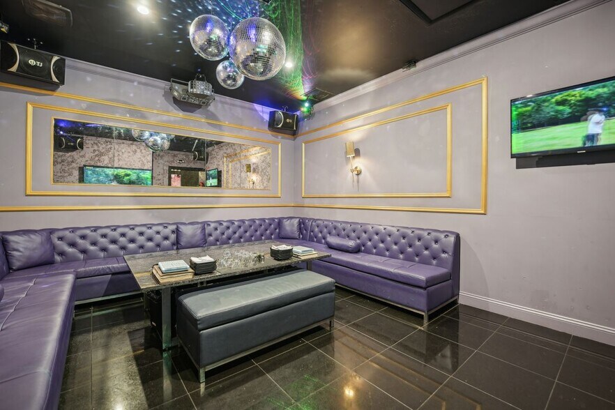 More Photos Of 400 Bergen Blvd, Palisades Park General Retail For Lease
