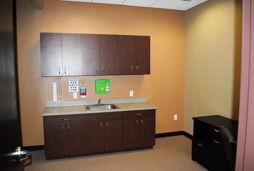 More Photos Of 10411 Moss Park Rd, Orlando Office For Lease