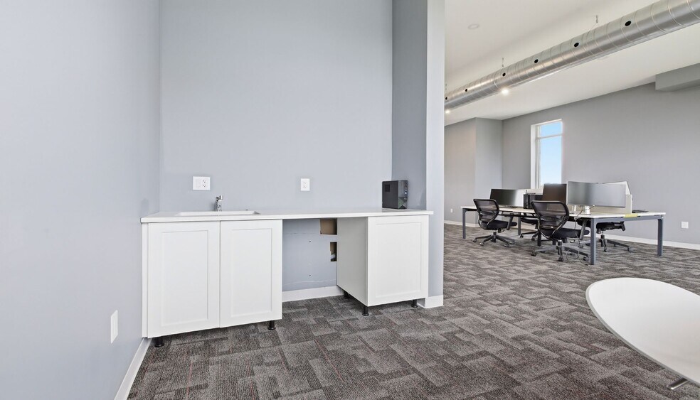 More Photos Of 2500 St. Laurent Blvd, Ottawa Medical For Sale