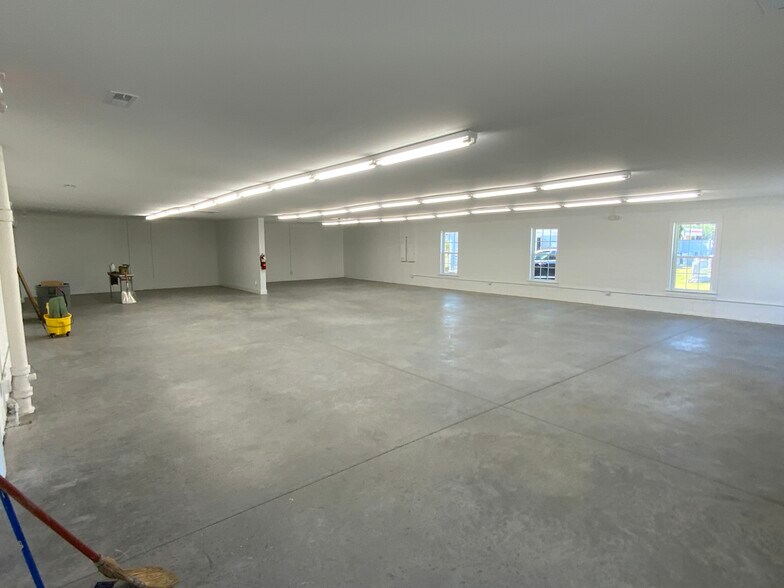 More Photos Of 805 S Clinton Ave, Dunn Auto Repair For Sale