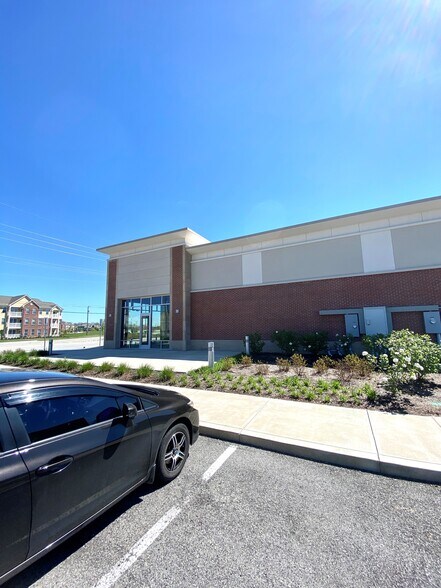 More Photos Of 8220 106th St, Indianapolis General Retail For Sale
