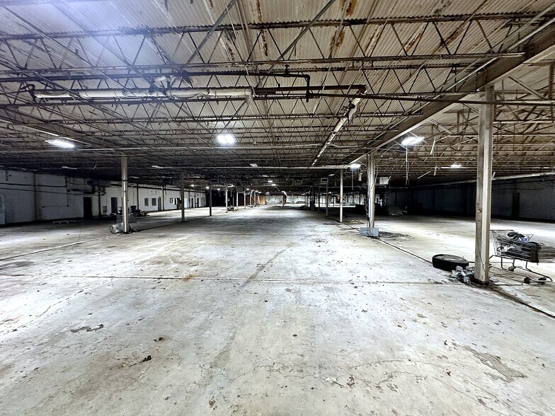 More Photos Of 701 W Central Ave, Warren Warehouse For Lease