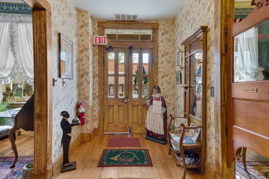 More Photos Of 146 S 3rd St, Ste Genevieve Hospitality For Sale