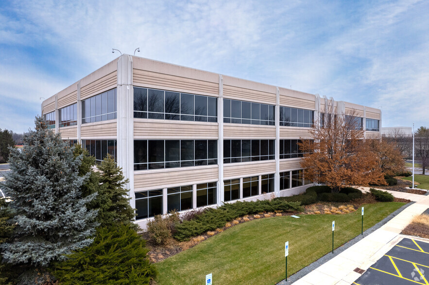 Primary Photo Of 1955 W Field Ct, Lake Forest Office For Lease