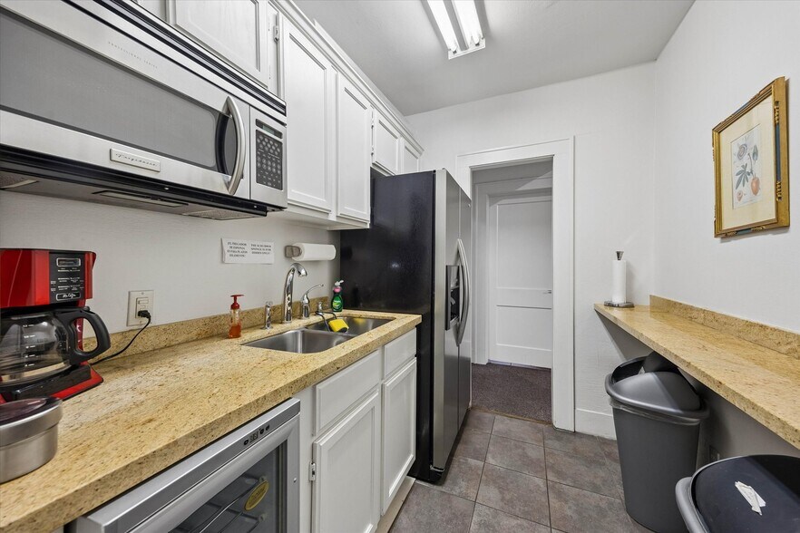 More Photos Of 1601 Westheimer Rd, Houston Office For Sale