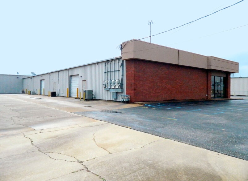 More Photos Of 882-886 Plantation Way, Montgomery Light Manufacturing For Sale