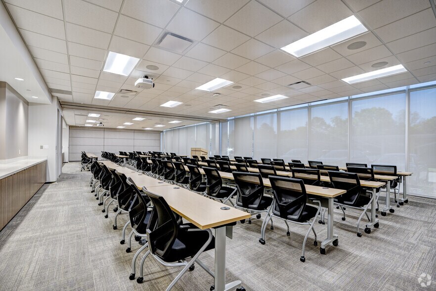 More Photos Of 18211 Katy Fwy, Houston Office For Lease