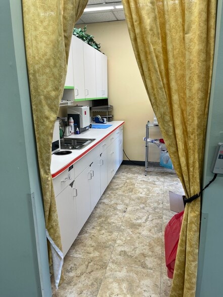 More Photos Of 52 Colchester Ave, Burlington Medical For Lease