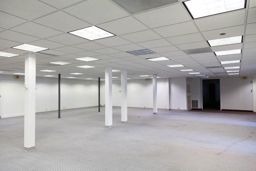 More Photos Of 31 Workshop Rd, South Yarmouth Medical For Lease