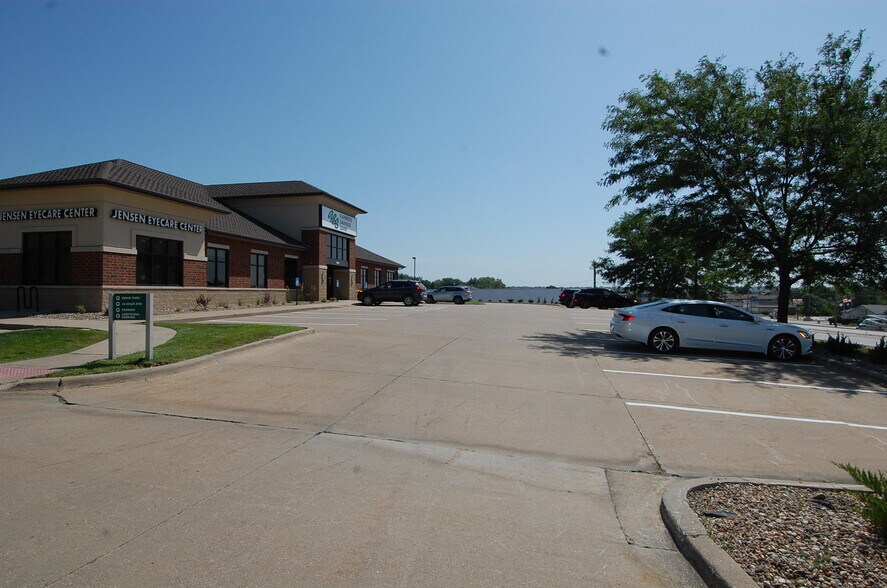 More Photos Of 640 Highway 1 W, Iowa City Office For Sale