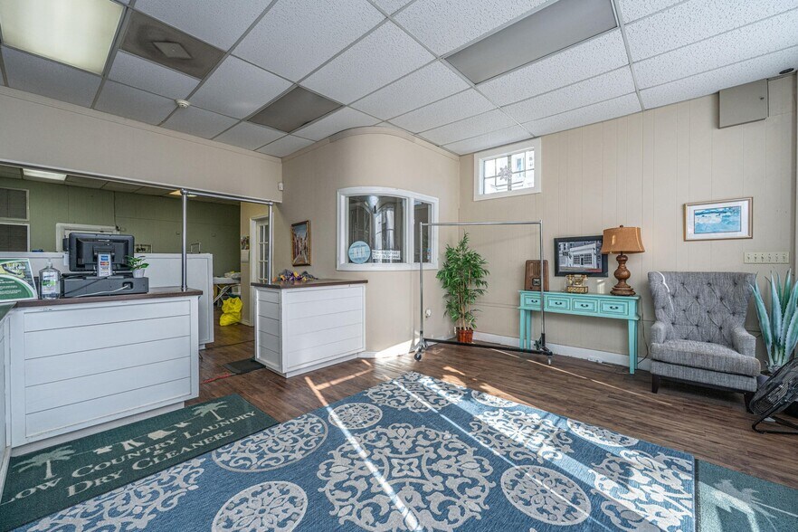 More Photos Of 90 Bull St, Charleston Storefront Retail Residential For Sale