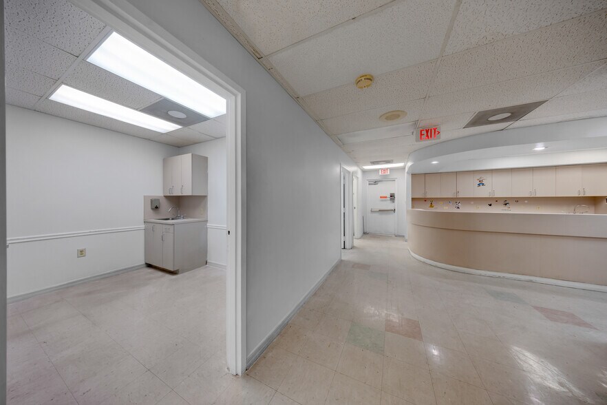 More Photos Of 2901 NW 17th Ave, Miami Office For Sale
