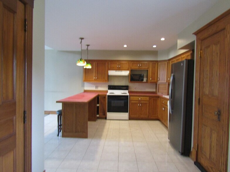 More Photos Of 30 Taylor St, Troy Freestanding For Sale