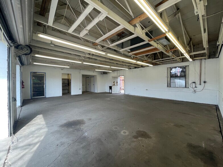 More Photos Of 2210 S Flores St, San Antonio Manufacturing For Sale