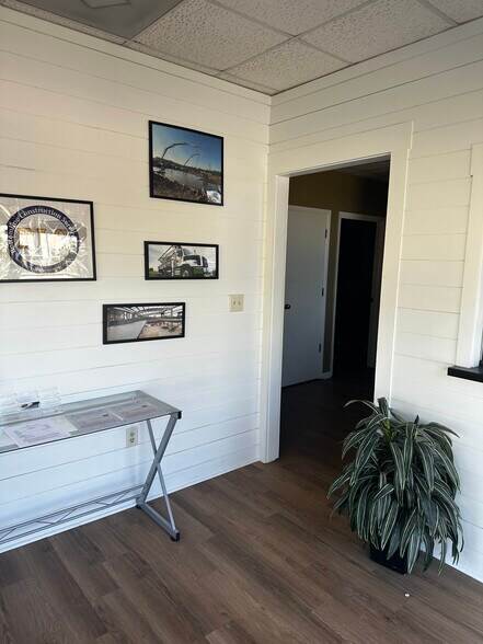 More Photos Of 3285 Associate Dr, North Charleston Light Distribution For Sale