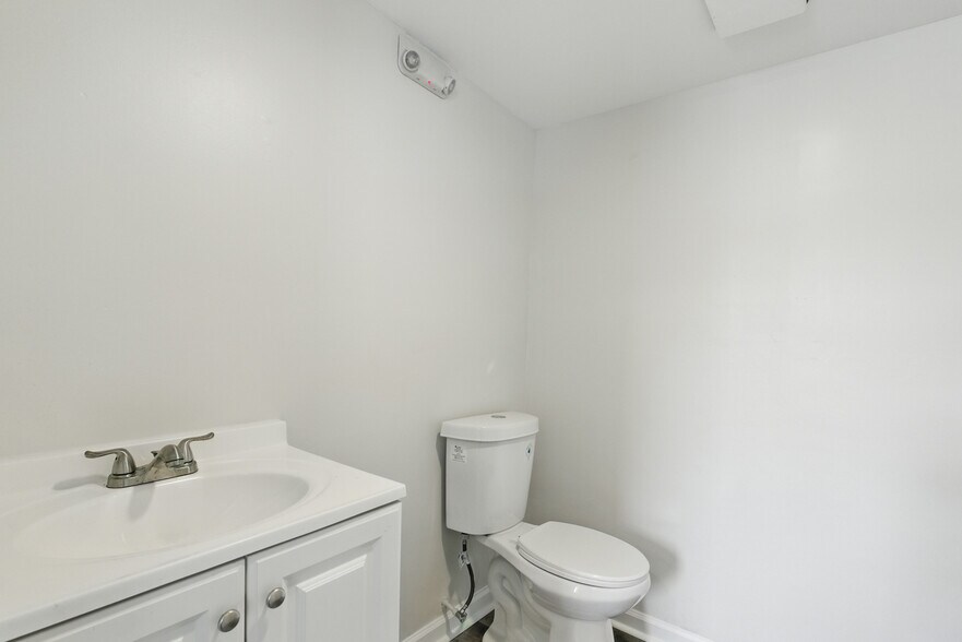 More Photos Of 700 Chickamauga Ave, Rossville Loft Creative Space For Sale