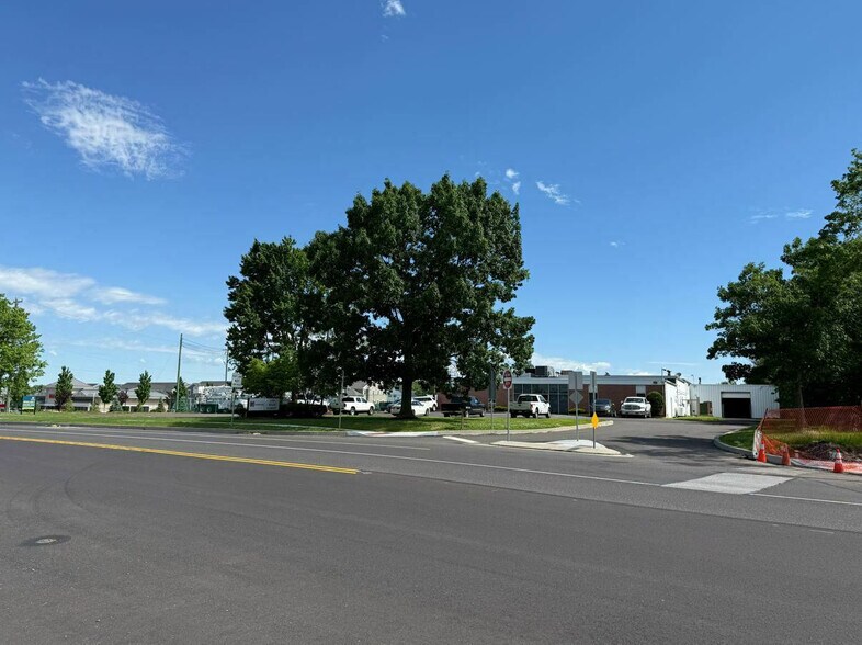 More Photos Of 189 Main St, Lower Salford Land For Lease