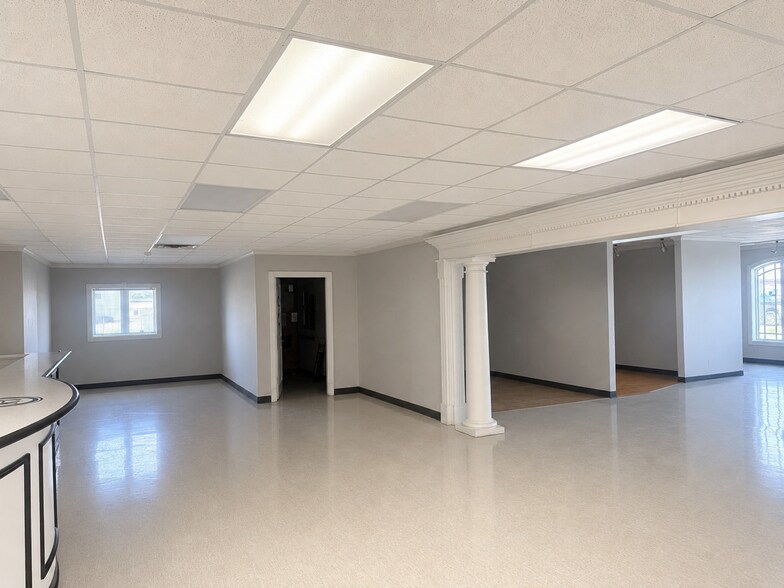 More Photos Of 1700 N Kentucky Ave, Evansville Manufacturing For Lease