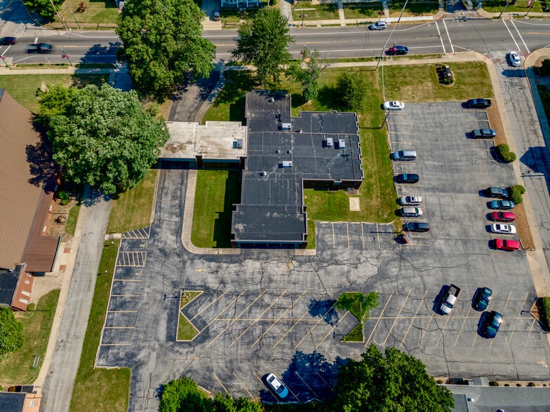 More Photos Of 2710 College Ave, Alton Medical For Lease