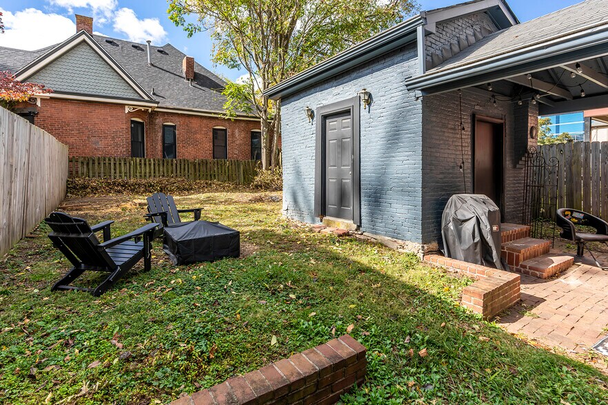 More Photos Of 302 W High St, Lexington Office Residential For Sale