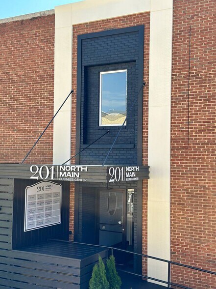 More Photos Of 201 N Main St, Farmville Office For Lease