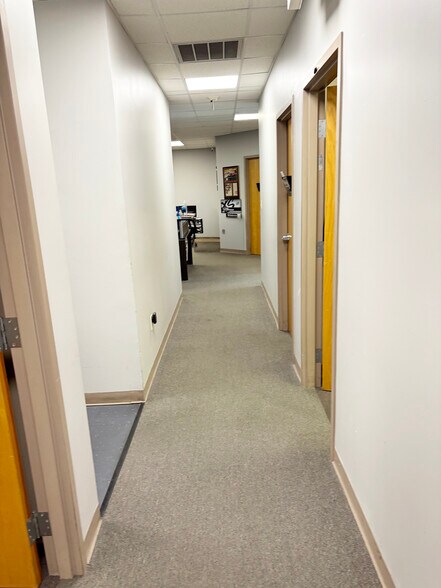 More Photos Of 2847 John Deere Dr, Knoxville Light Distribution For Lease