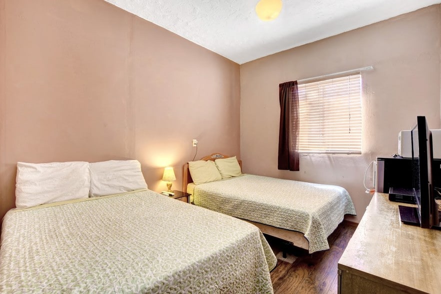 More Photos Of 115 W Gaviland St, Searchlight Hotel For Sale